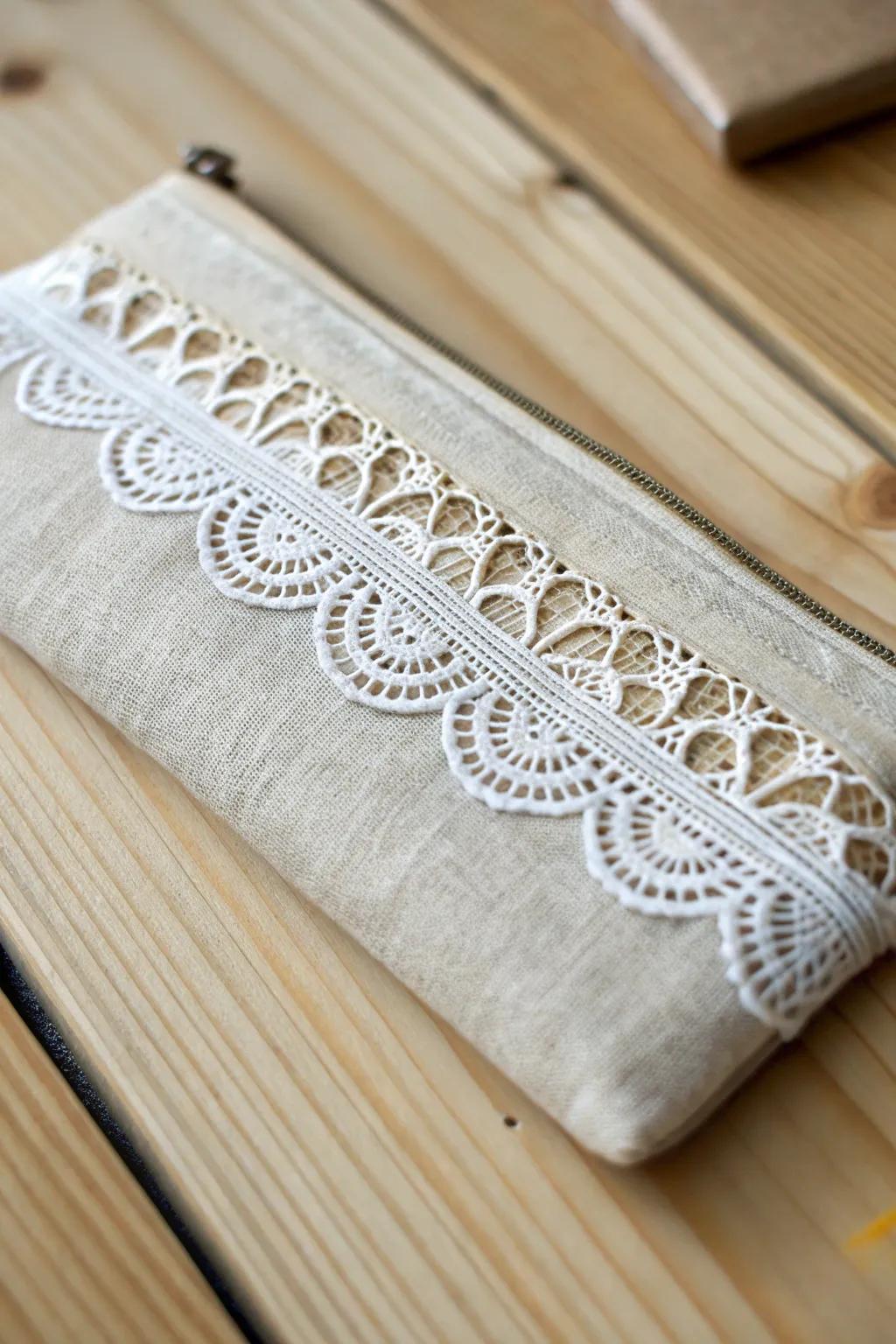 Embrace timeless elegance with a whisper of fringing gracing your minimalist pencil holder.