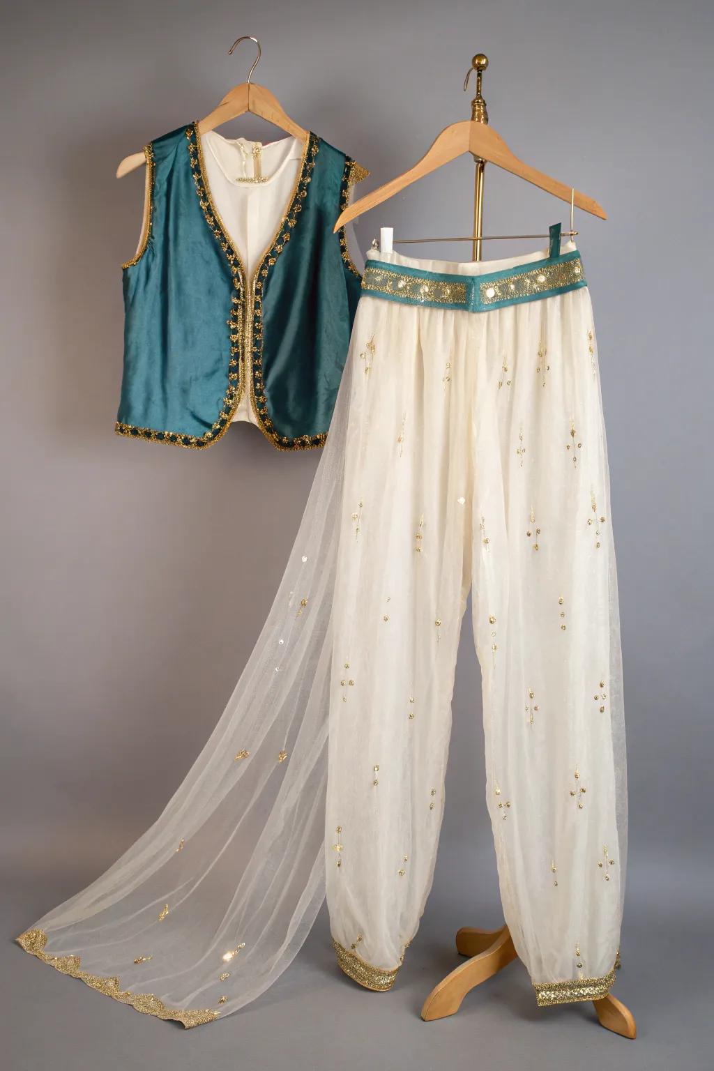Transform salvaged discoveries into an enchanted spirit guise with eco-conscious flair 🌿✨ #UpcycledFashion #DIYSpritGuise