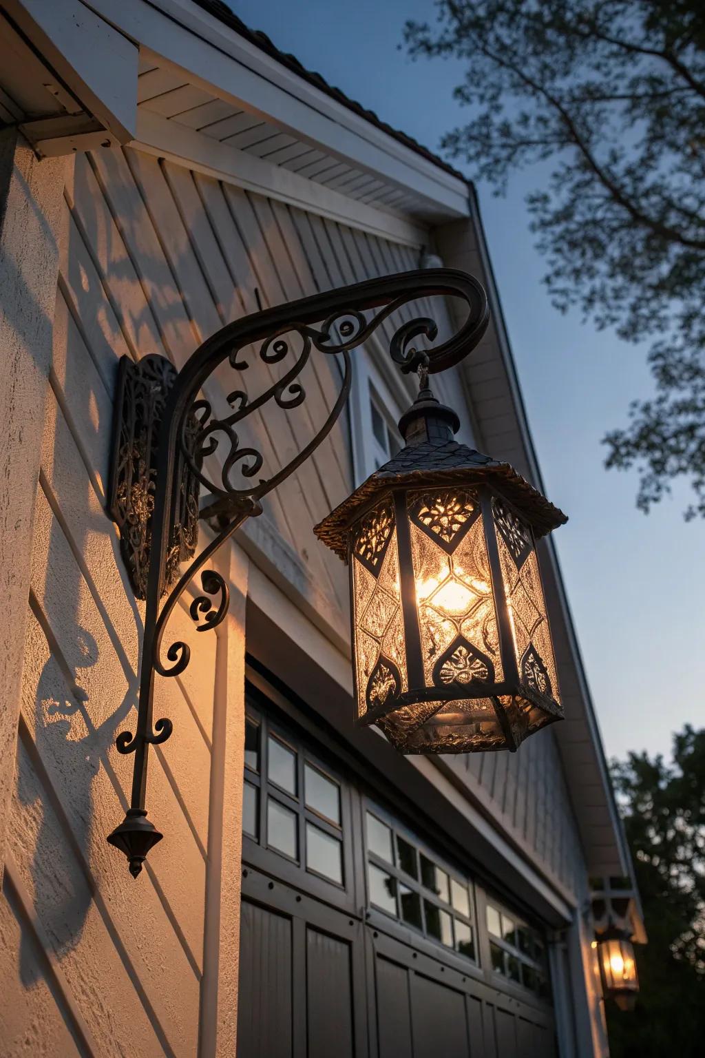 Illuminate your garage gable's enchantment with vintage-esque lanterns for a nuance of cozy elegance.
