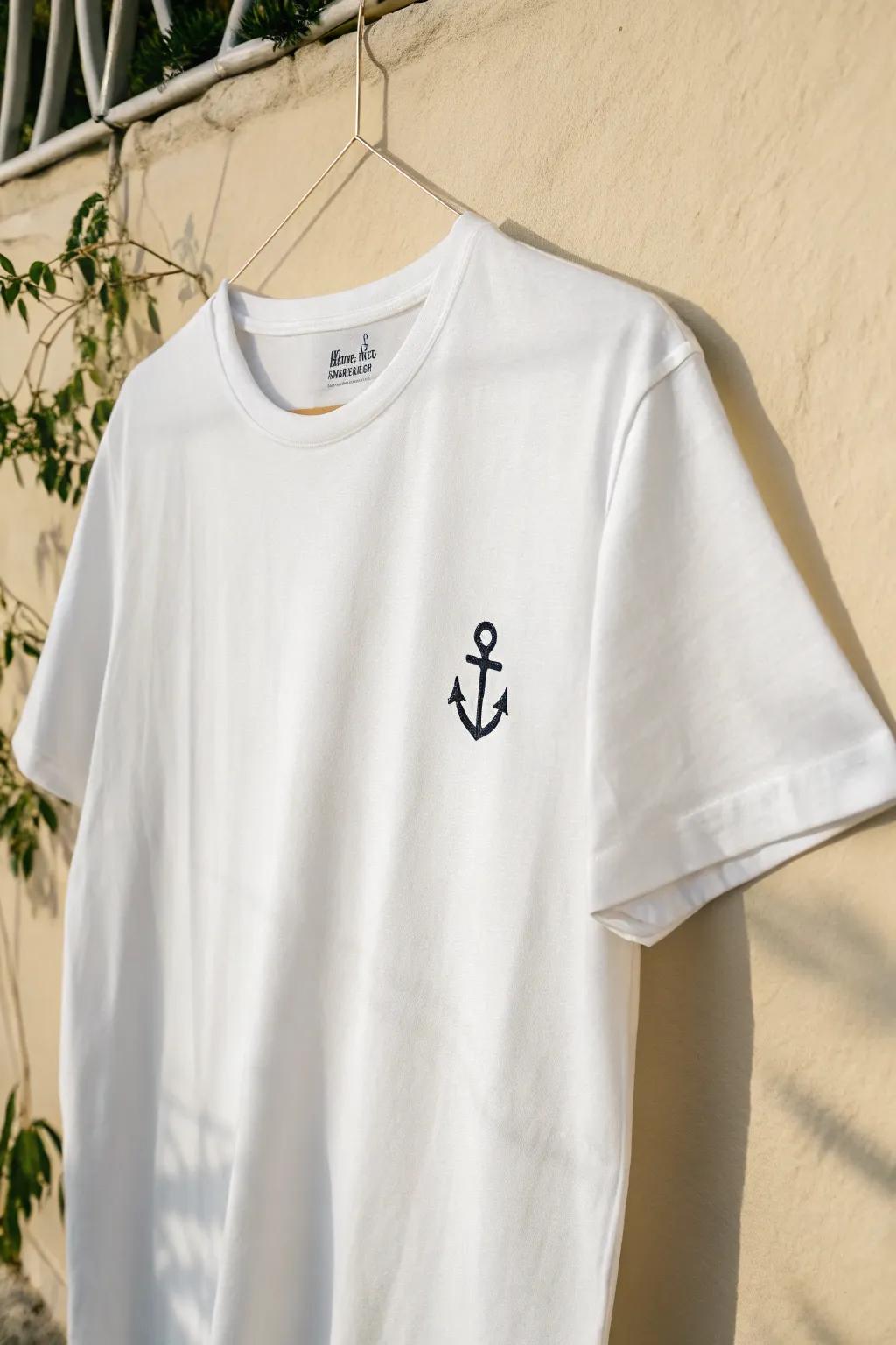 Embrace simplicity with a touch of style – perfect for your seaside adventure!