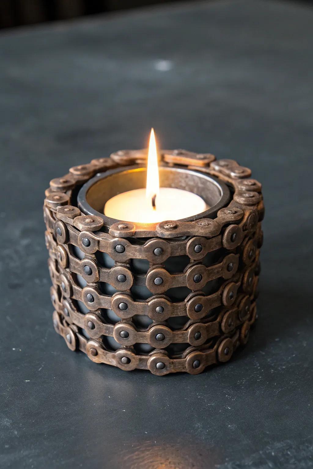 Illuminate your expanse through handcrafted elegance: a bike chain luminary receptacle that weds rustic allure with ecological blueprint.