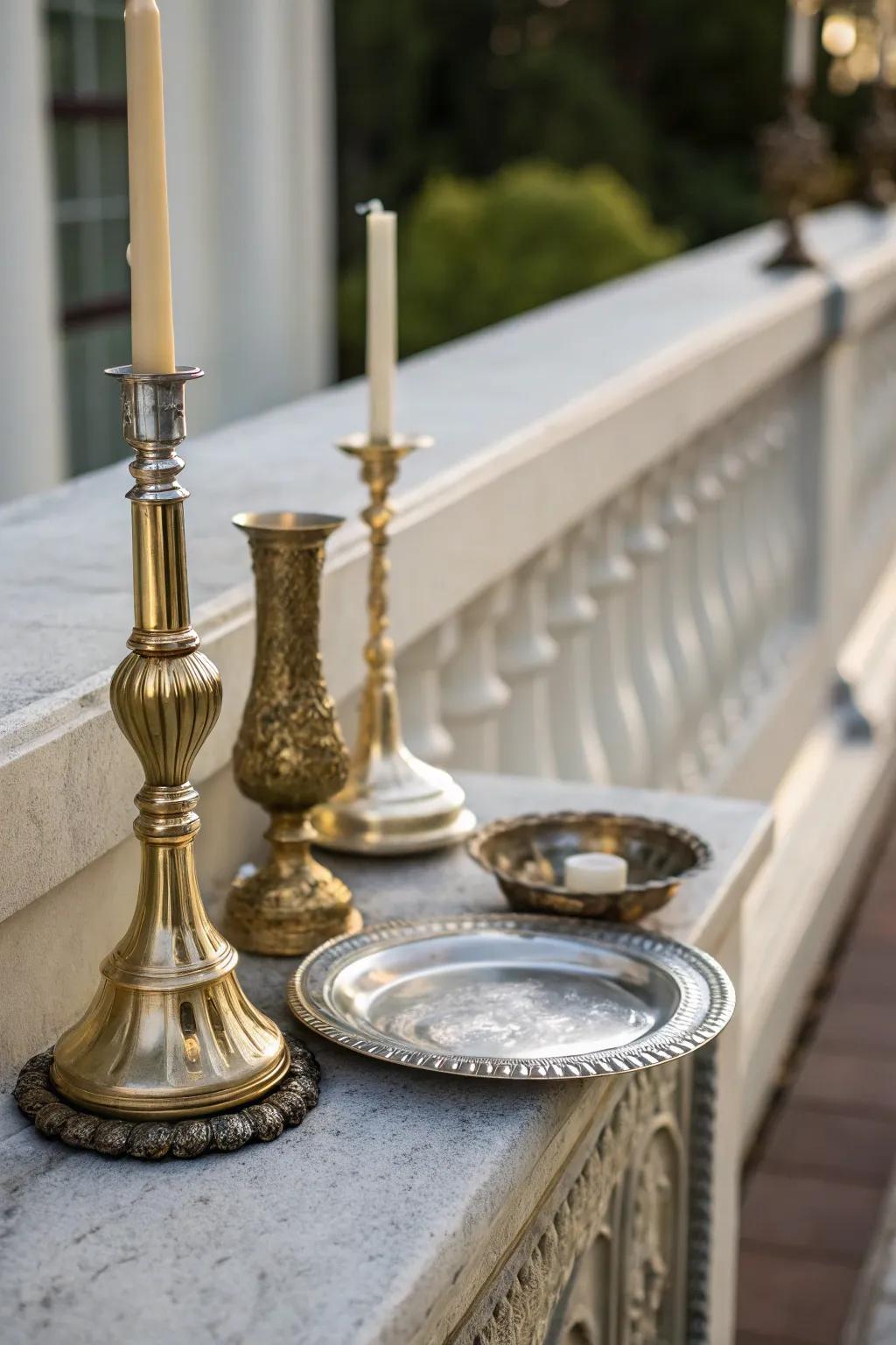 Inject a glamorous touch with metallic hints along your ledge.