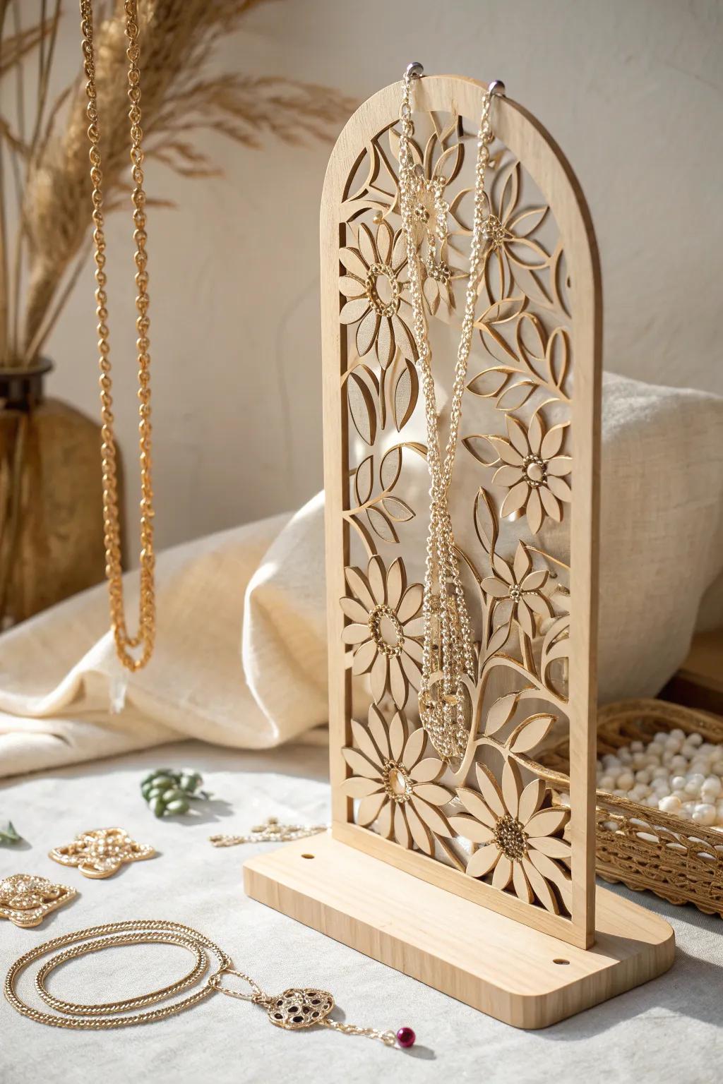Maintain your jewelry beautifully organized with this chic laser-etched stand. A hint of elegance for any accessory aficionado!
