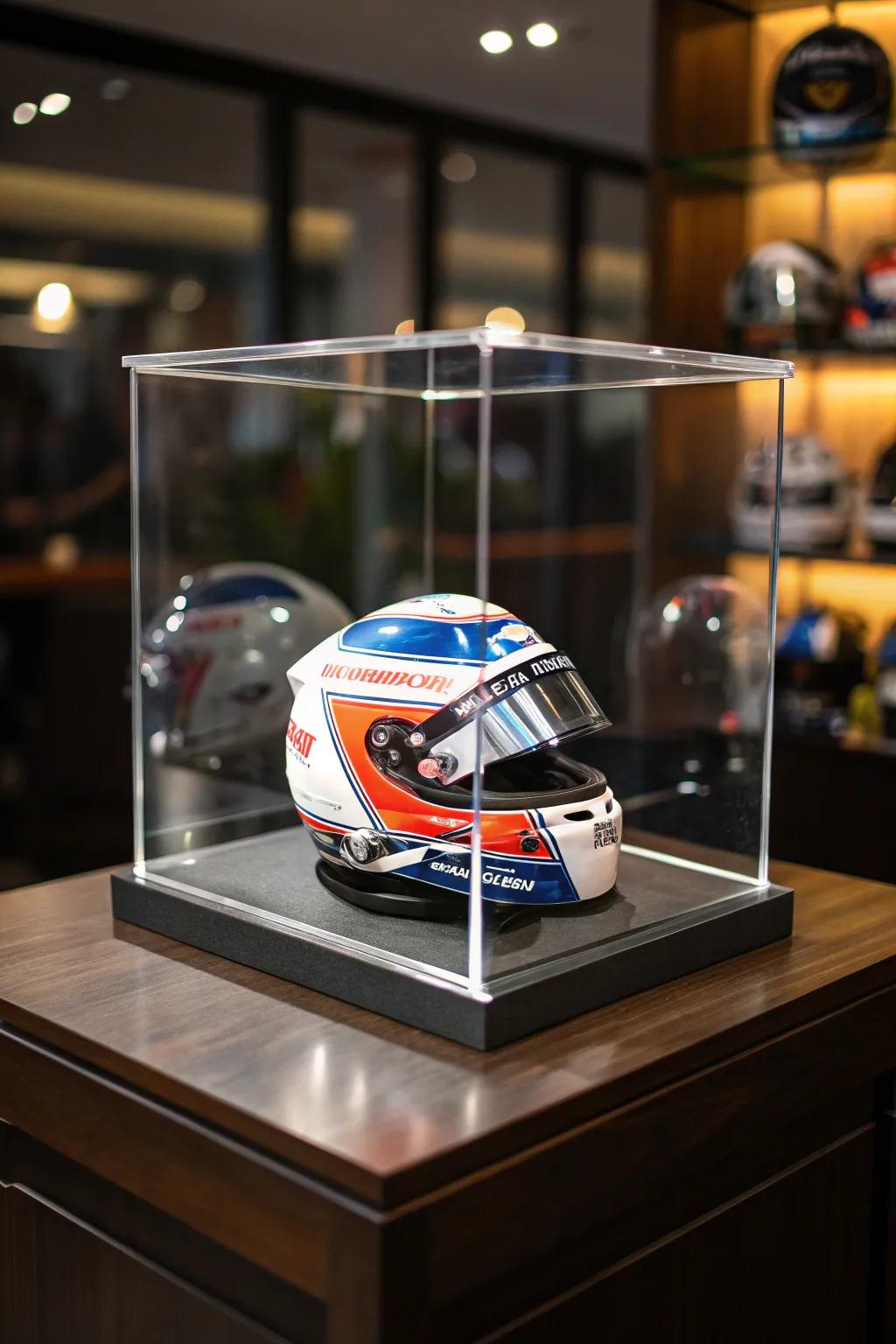 Elevate your collection with modern elegance: Acrylic display boxes make your mini helmets the star.