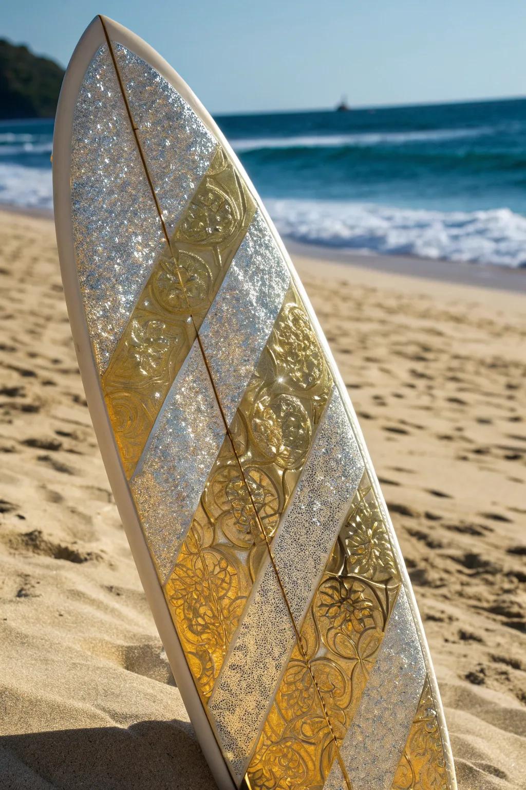Capture the light and surf with a hint of glamour. 🌊✨ #SurfboardStyle #ReflectiveShine