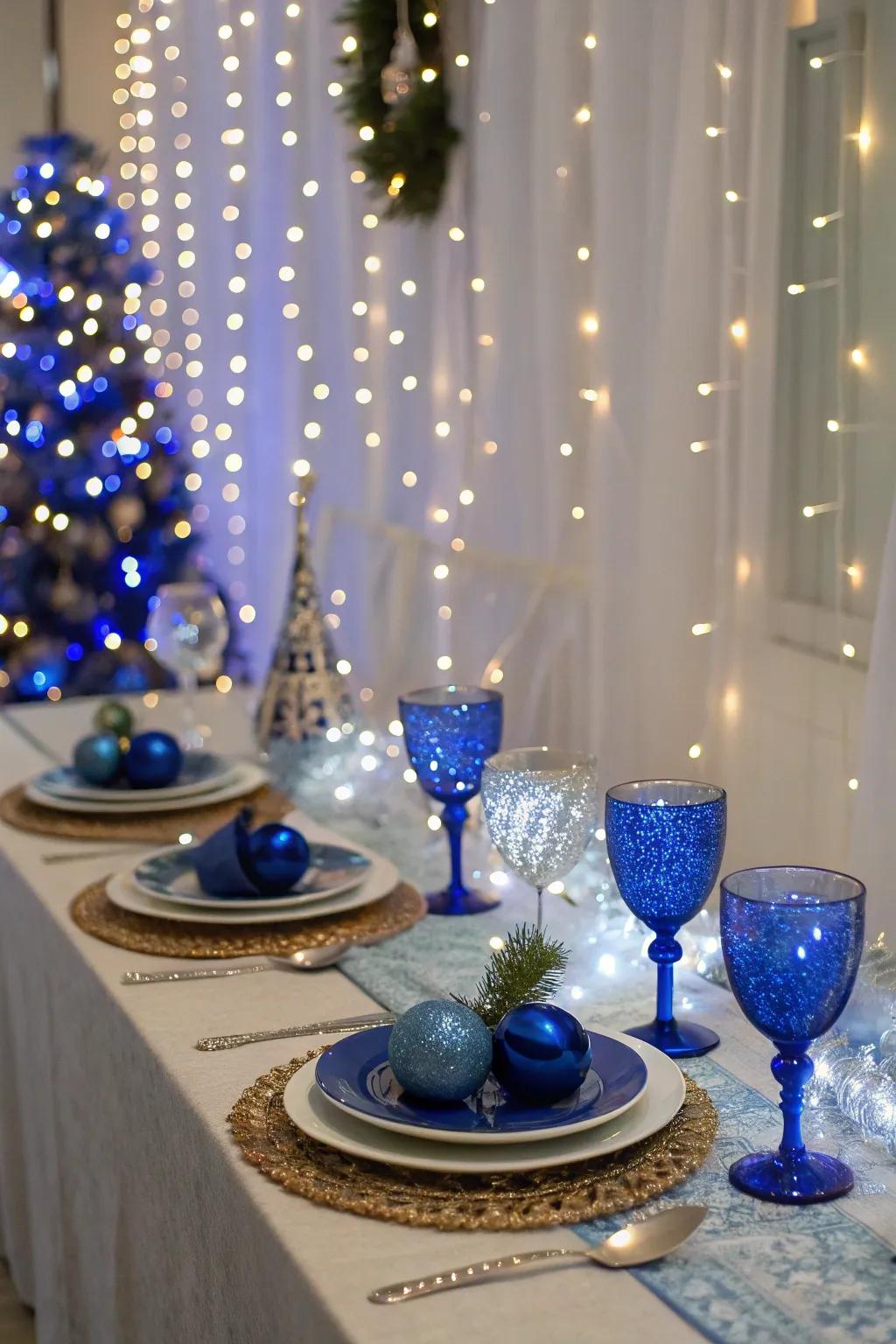 Twinkling pixie lights paired with royal blue decorations fashion an ethereal centerpiece.