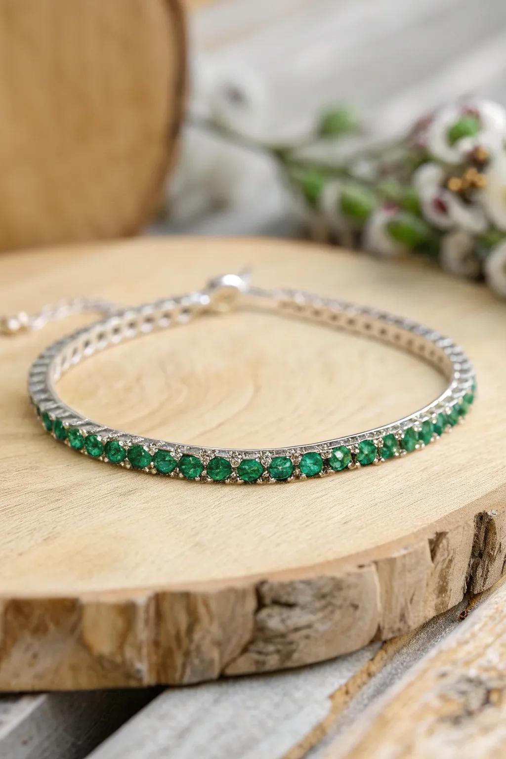 Celebrate refinement through a vert radiance ✨