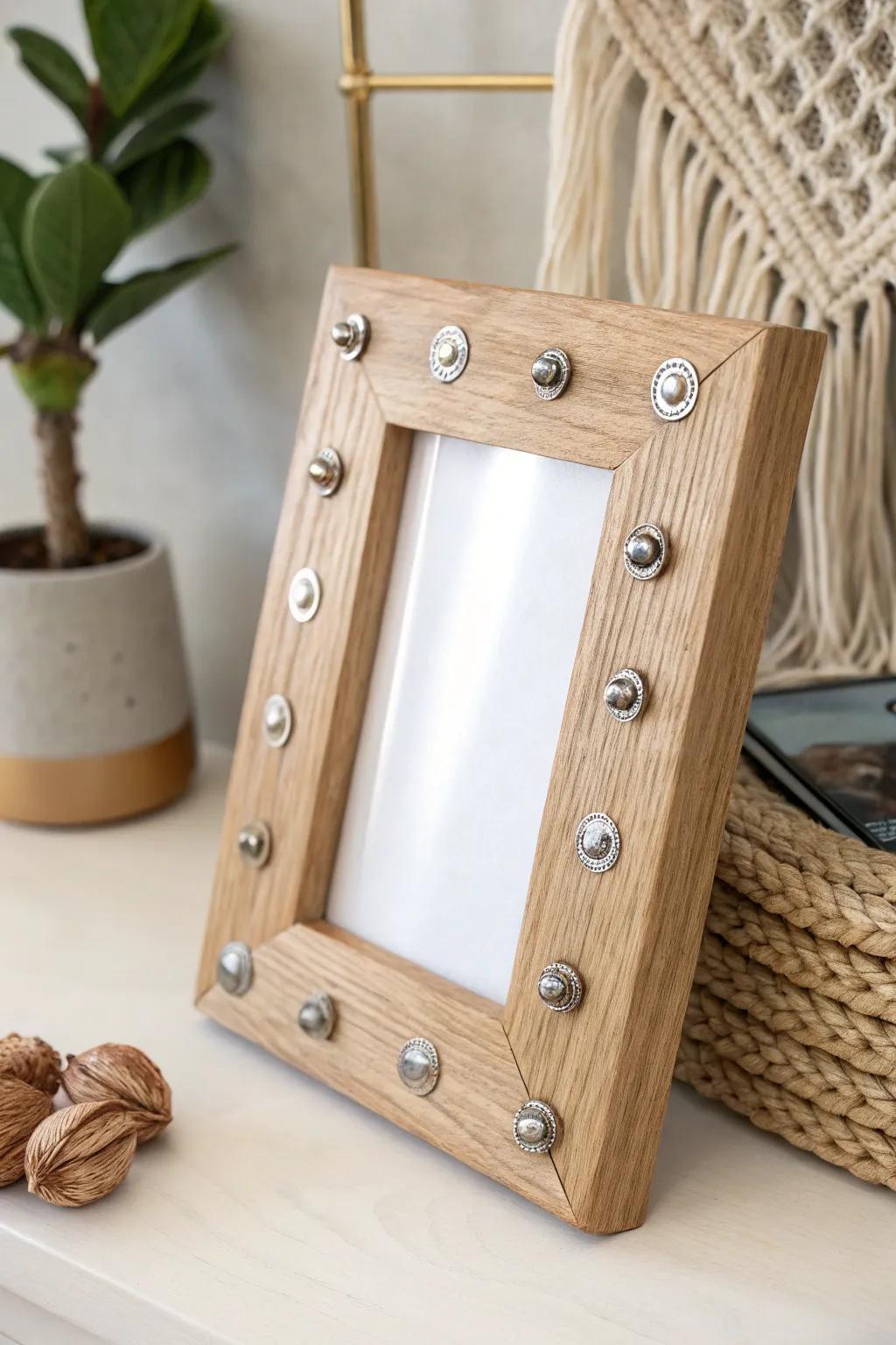 Make a heartfelt present: a DIY picture frame with a hint of Dad's preferred hobby.