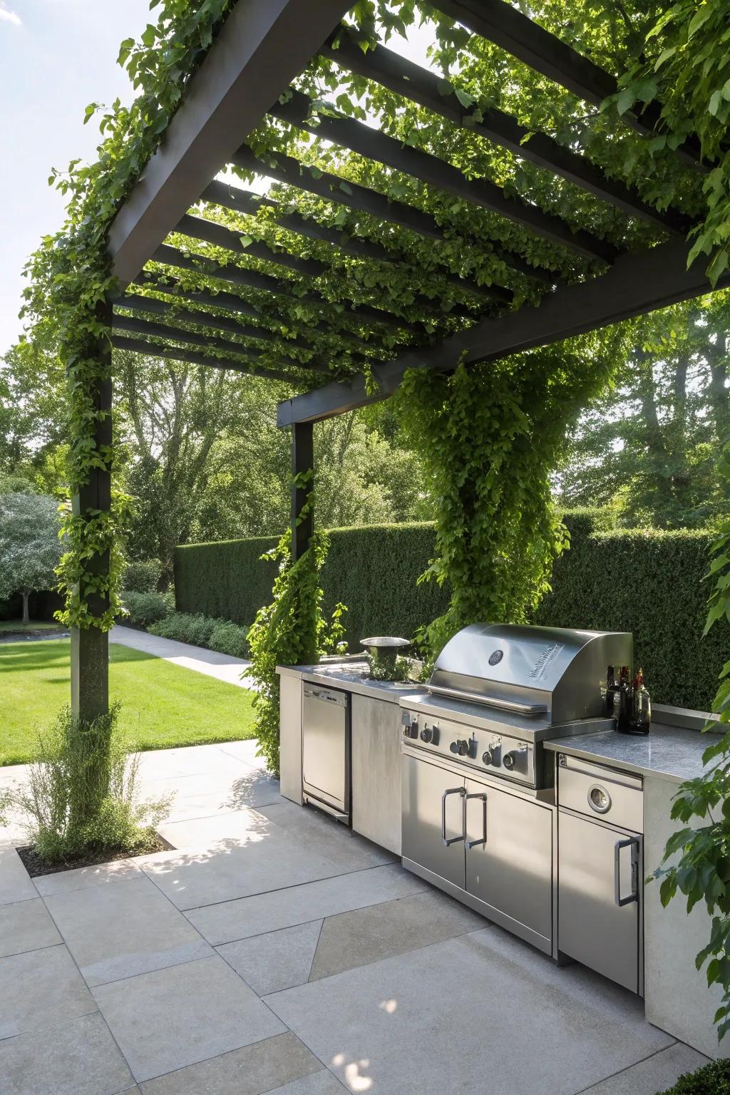 Experience the perfect blend of style and nature with a pergola draped in lush greenery over your grill station.
