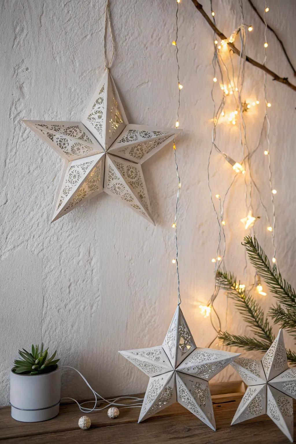Illuminate your area with the enchantment of paper celestial bodies and fairy filaments for a snug, festive atmosphere.