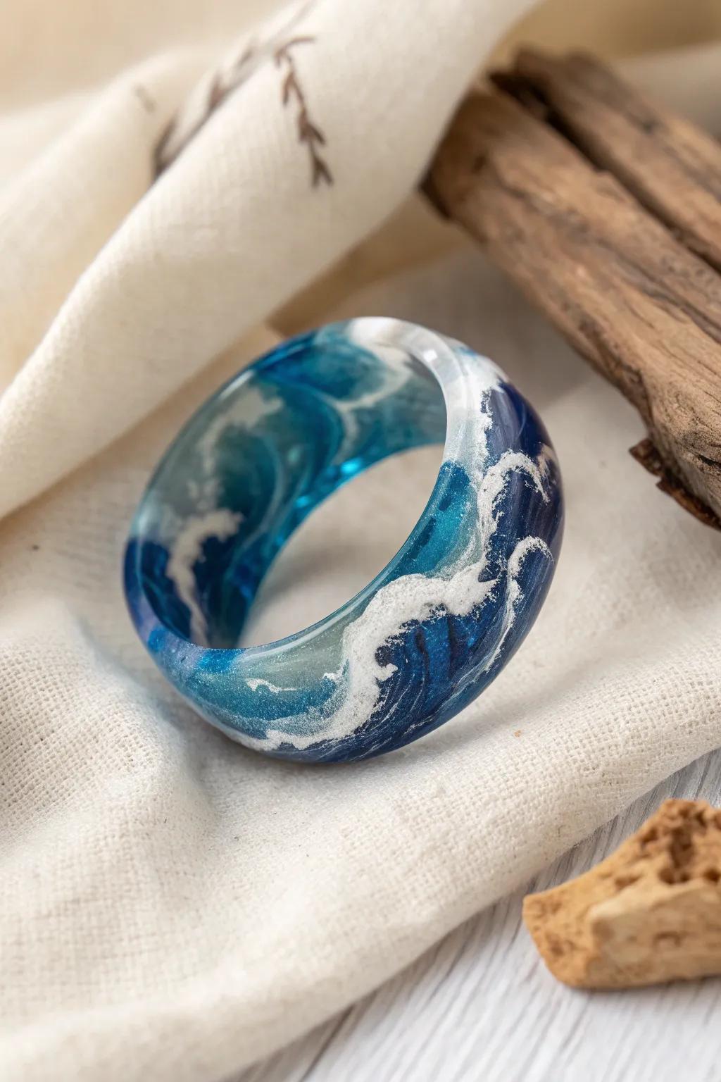 Immerse yourself in tranquility with this oceanic undulation resin ring, a flawless fusion of minimalist refinement and bohemian appeal.