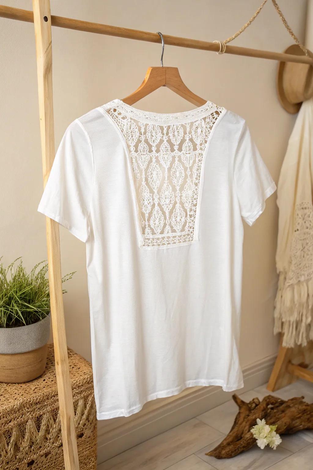 Transform your t-shirt into a delicate-back masterpiece: where simplicity meets refinement.