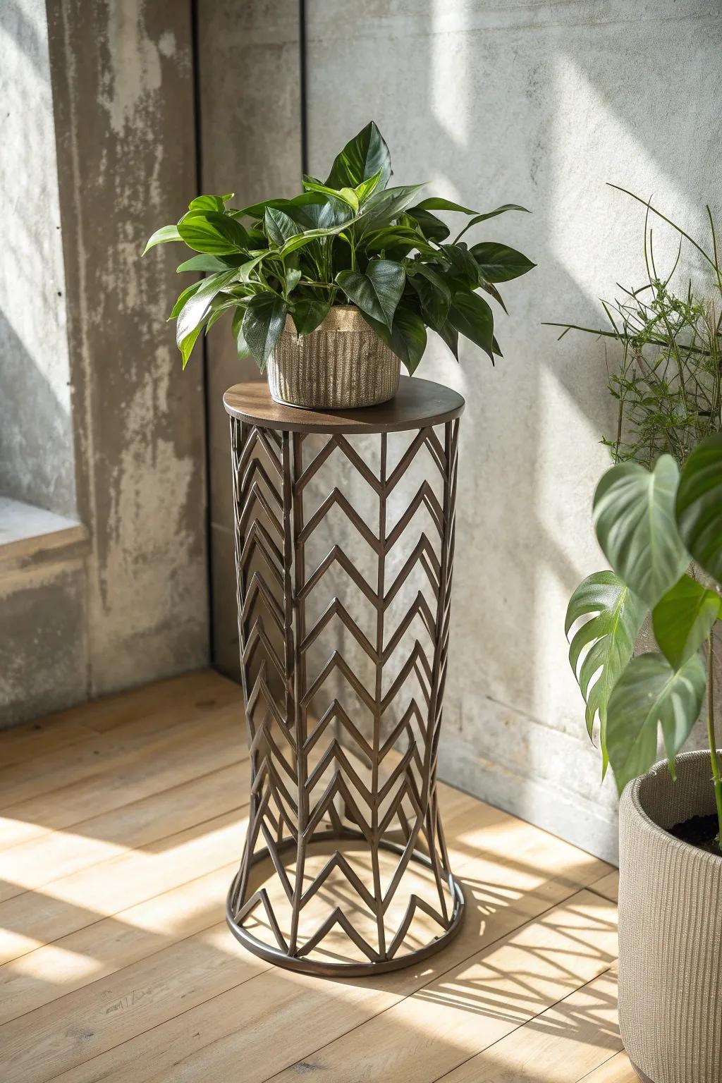Enhance your greens with this artisan-crafted zigzag plant stand!