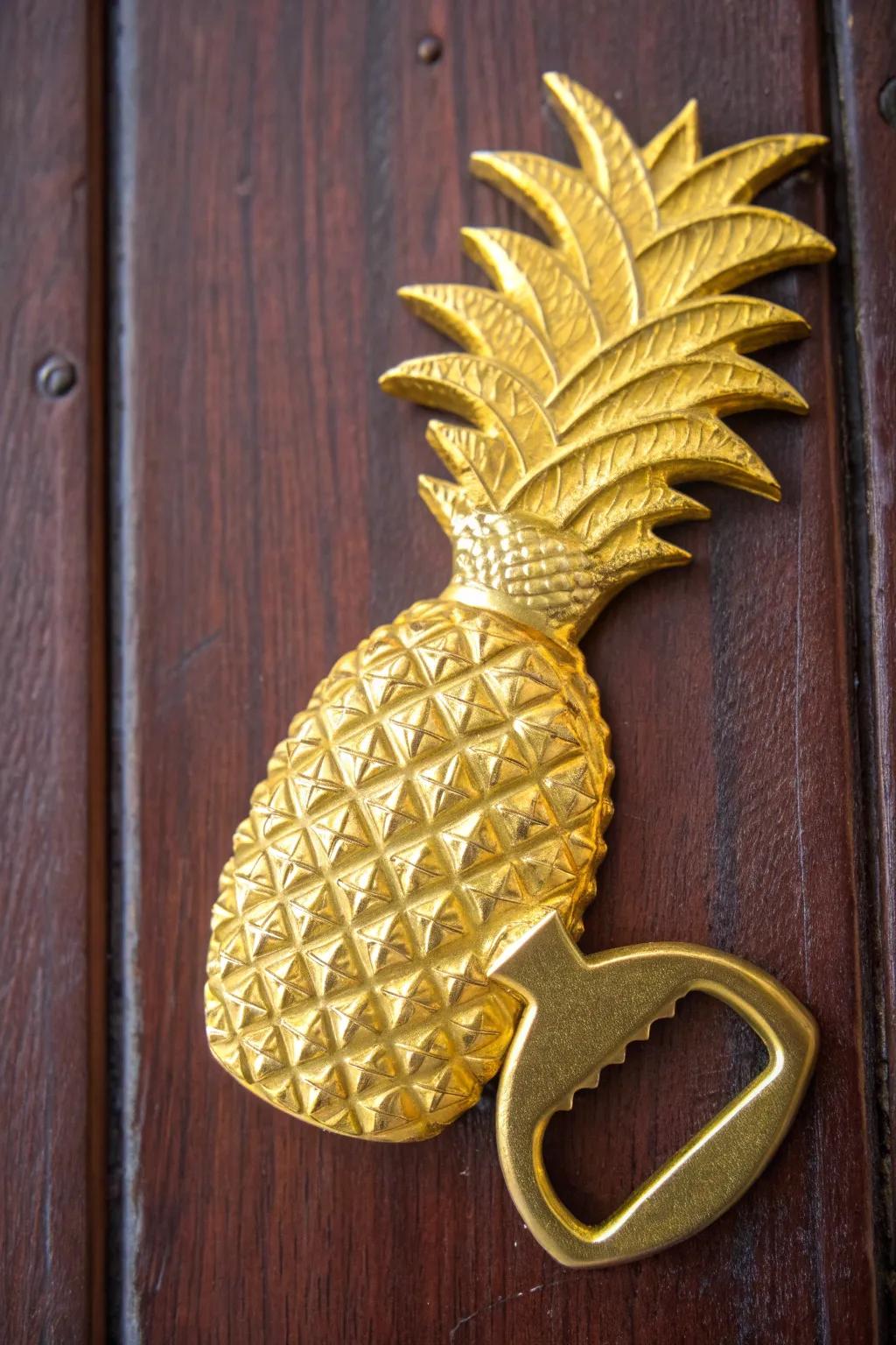 Convey a tropical twist to your collection with this pineapple-shaped bottle lifter!