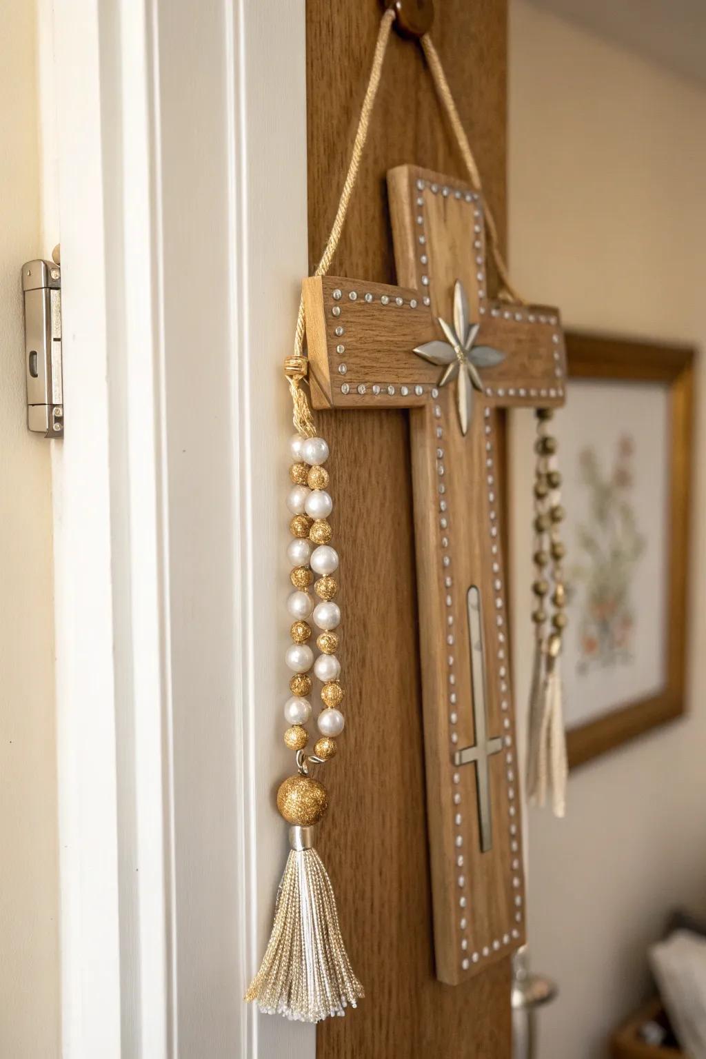 Elevate your entryway with a hint of glamour: Uncover the elegance of metallic-accented cross decorations.