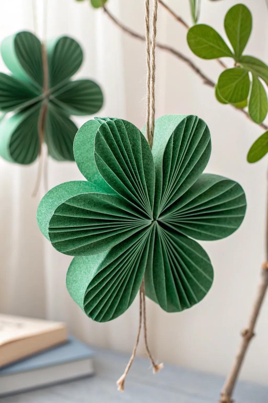 Capture the allure of handcrafted refinement with these accordion paper shamrocks, excellent for appending a hint of whimsy to your décor!