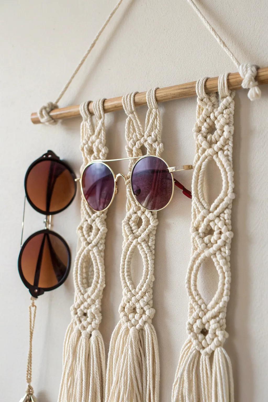 Add a touch of boho elegance to your space with this exquisite macrame sunglass hanger. 🌿✨