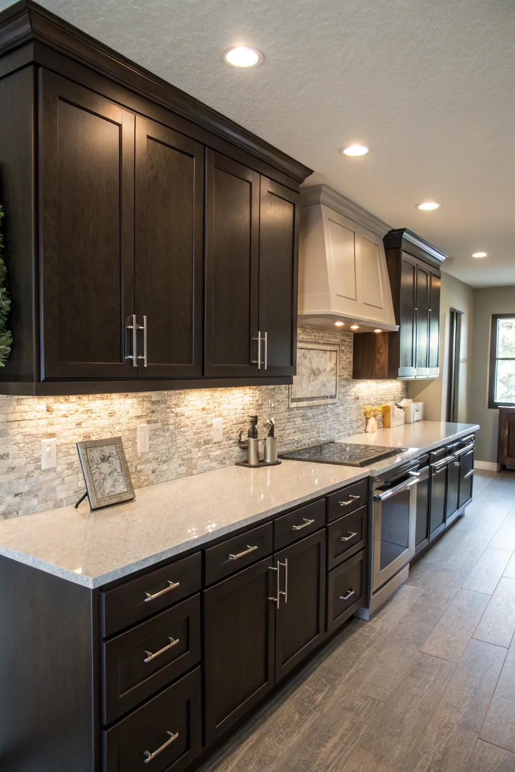 Modern 4-Inch Quartz Backsplash Looks to Love