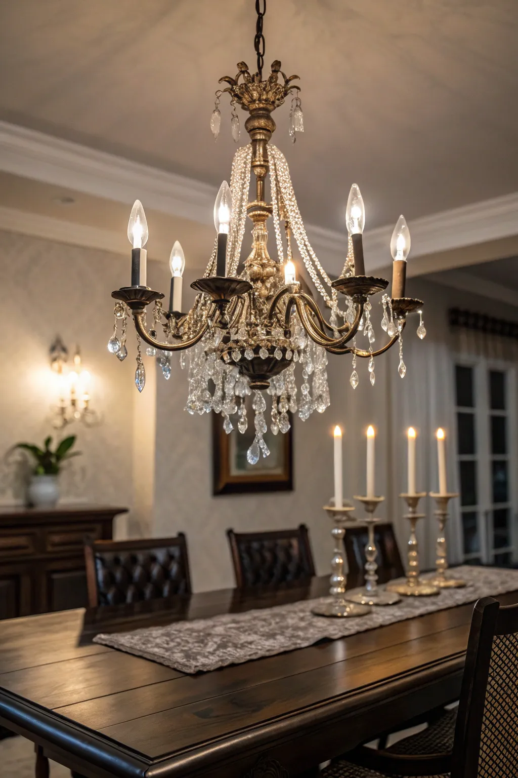 Best Themes for Gothic Dining Rooms