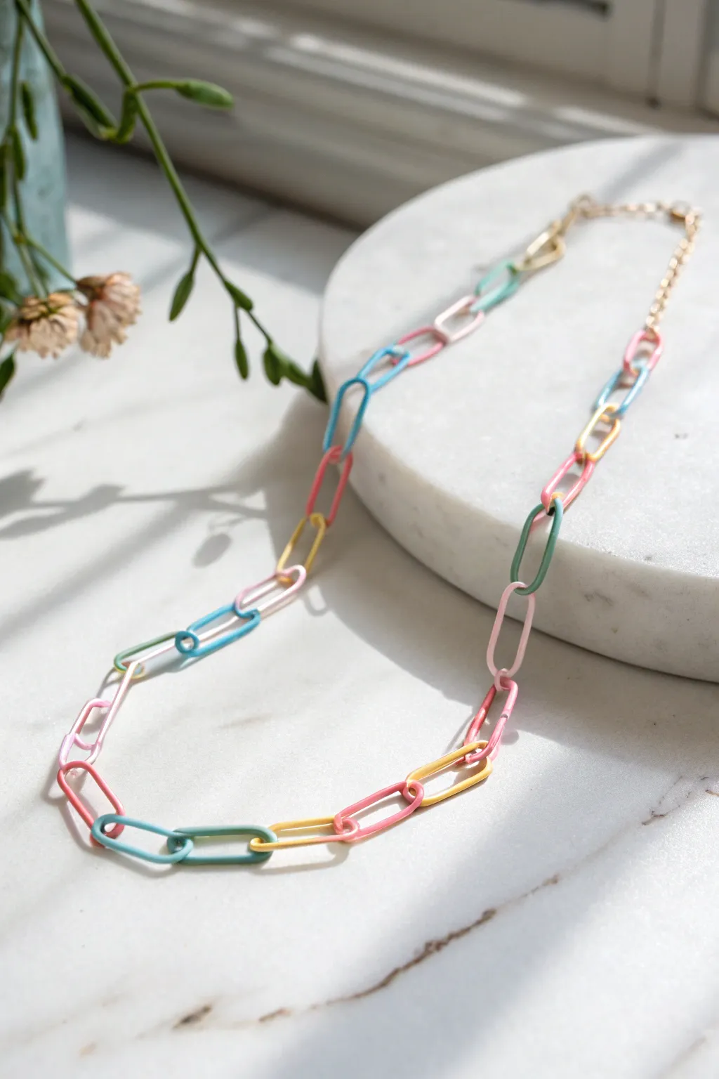 Stylish Solutions: Decorating and Organizing with Paperclips